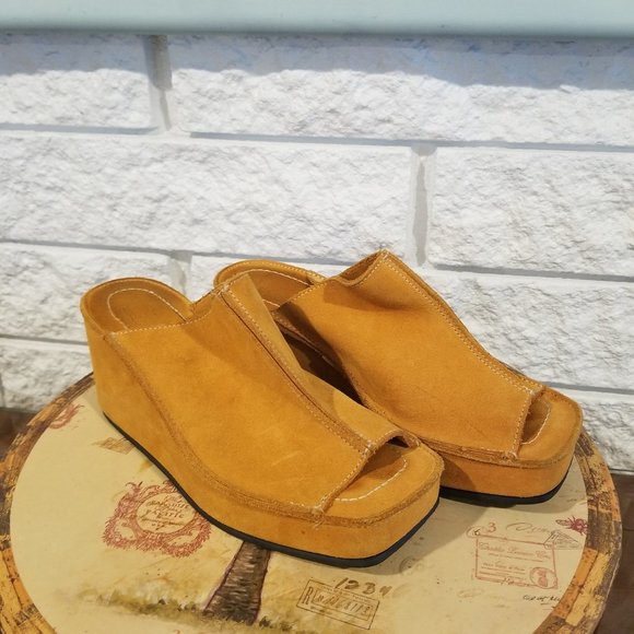 Vintage Shoes - Vintage Piniere by Carline Suede Platform Shoes in Marigold Size 6